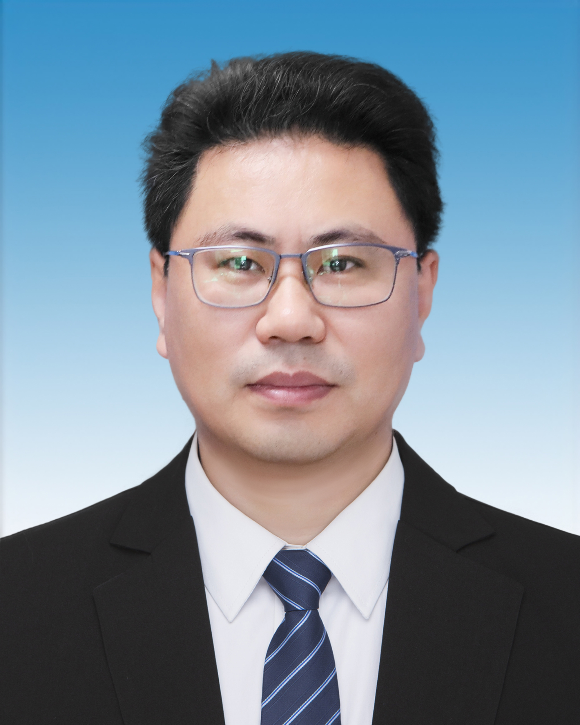 党组成员、副局长：冷俊